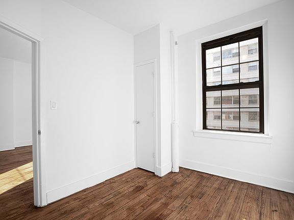 5th image of 26 Greenwich Ave APT 4F