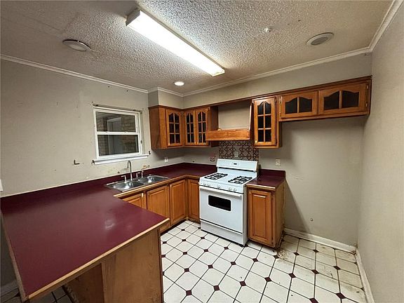 5th image of 1363 Terry St