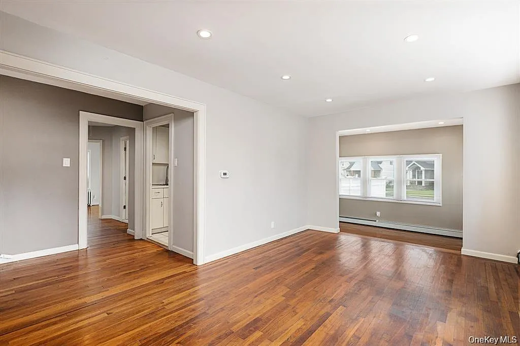 2 bed, 1.0 bath, 899 sqft, $3,500 — Photo 2