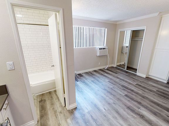 4th image of 4325 Berryman Ave #21