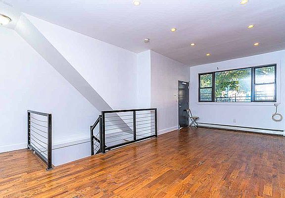 2nd image of 814 Macdonough St #2B