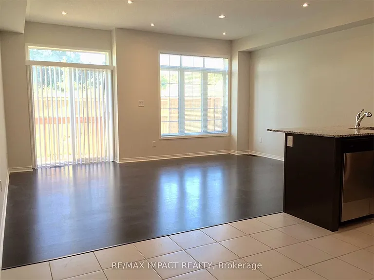 20 Rimrock Cres — Photo 6