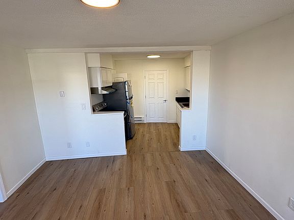 2nd image of 2 Washington Ave #6