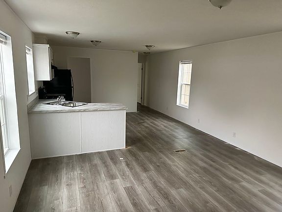 4th image of 4311 Schofield Ave #7