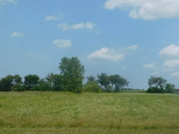 10 E Clara Ave, Rochelle, IL 61068