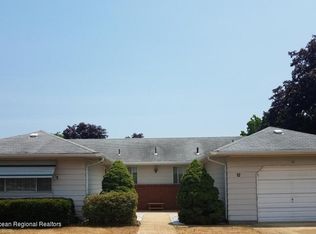12 Oranjestad St, Toms River, NJ
