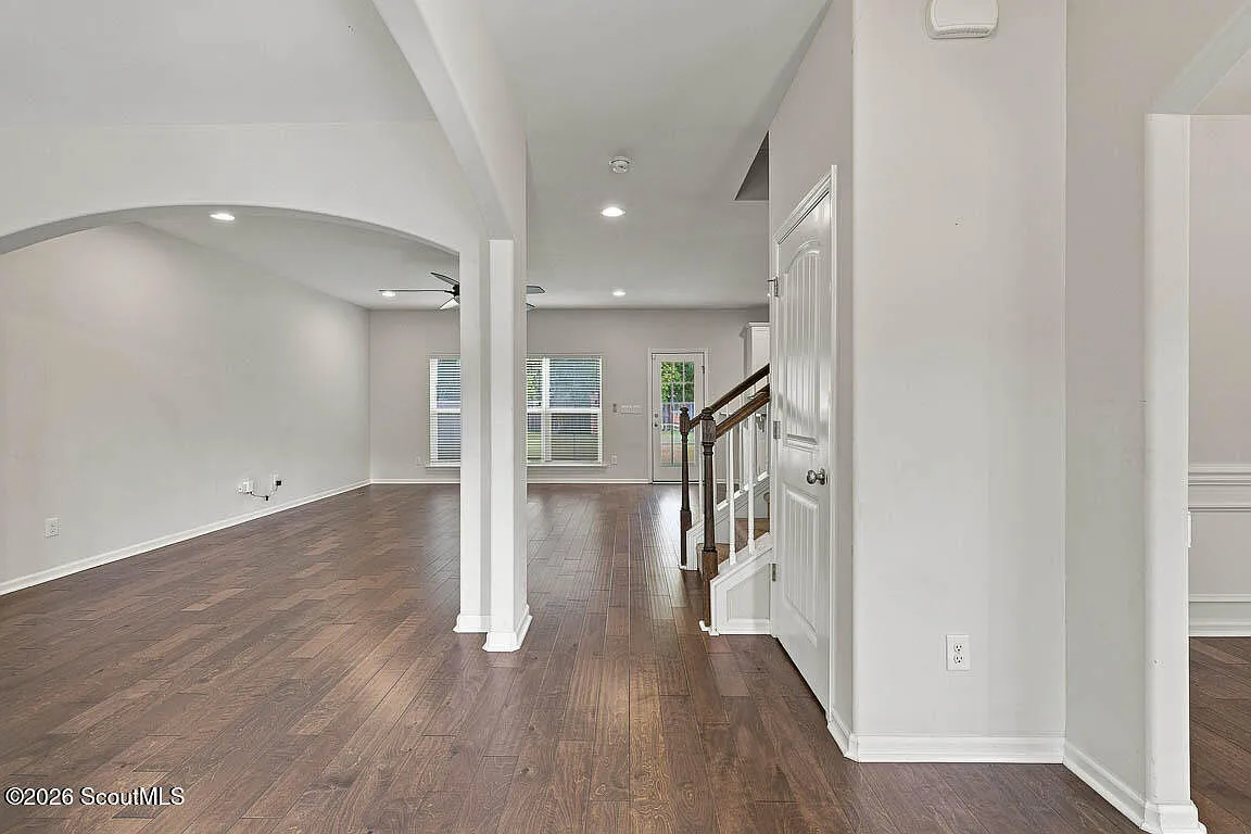 4 bed, 2.5 bath, 2618 sqft, $2,595 — Photo 2