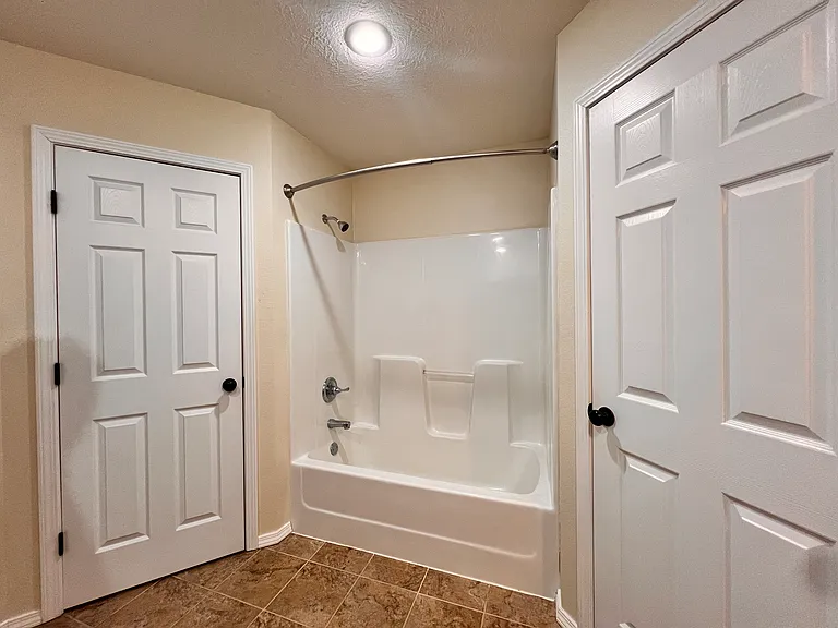 436 N Chandler Ave — Photo 10