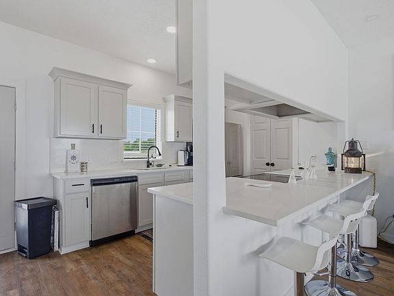 5th image of 7238 Pirates Cove Ln