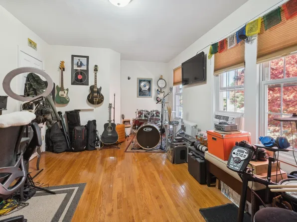 1541 Overing Street image 4 of 7