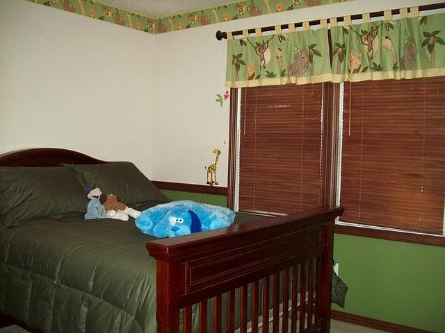 1st image of 135 Foxview Ln