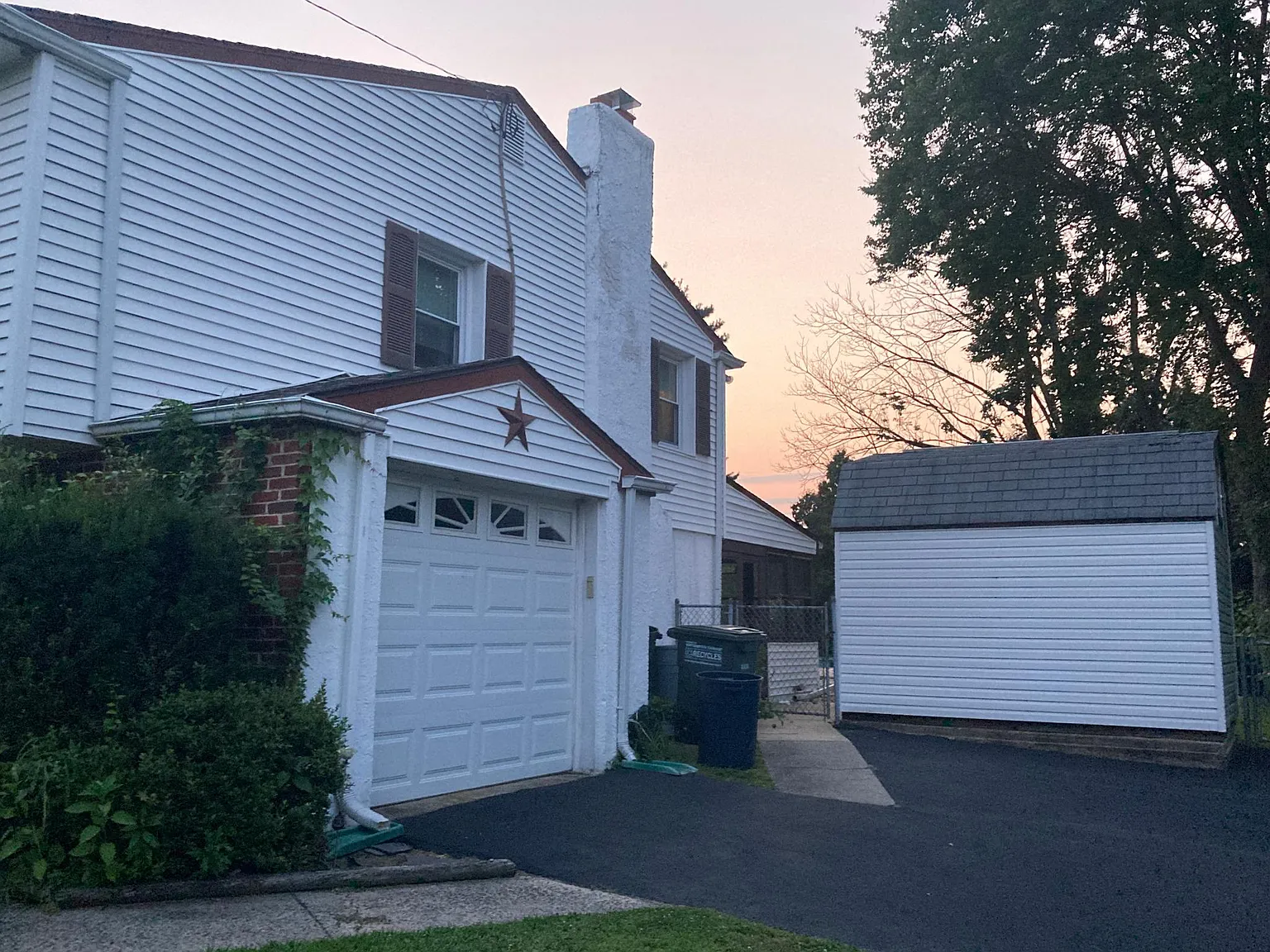 3 bed, 1.5 bath, 1350 sqft, $3,600 — Photo 3