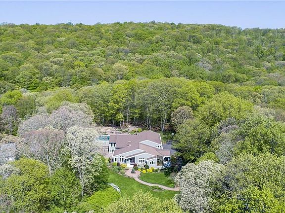 3rd image of 26 Riverview Cir