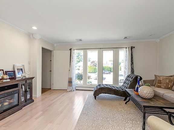 2nd image of 2901 Noel Ct