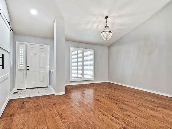 3rd image of 15 Cambria Ln