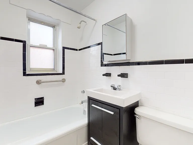 385 Besserer St — Photo 32