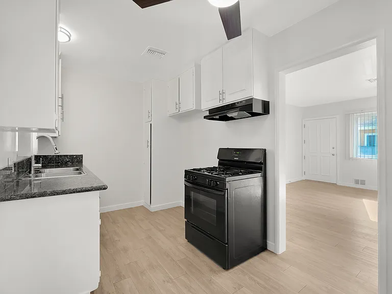 611 Myrtle Avenue Apartments — Photo 9