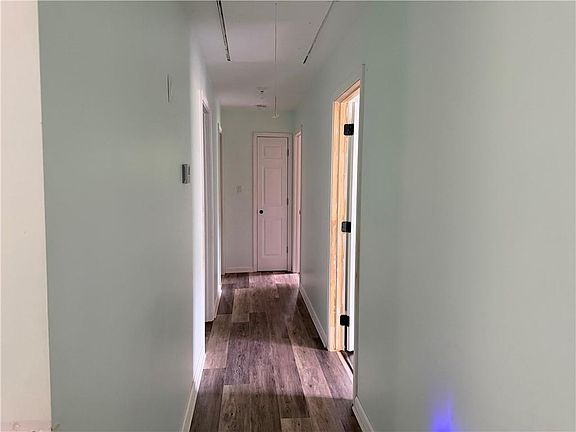 5th image of 412 E McIntosh Rd