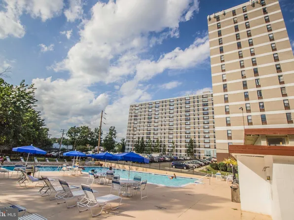 4600 Duke St APT 1310, Alexandria, VA 22304
