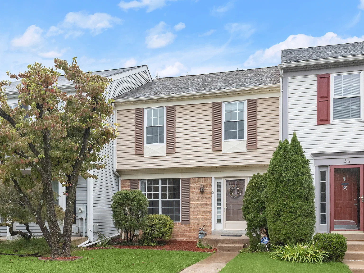 4 bed, 2280 sqft, $2,800 — Photo 1