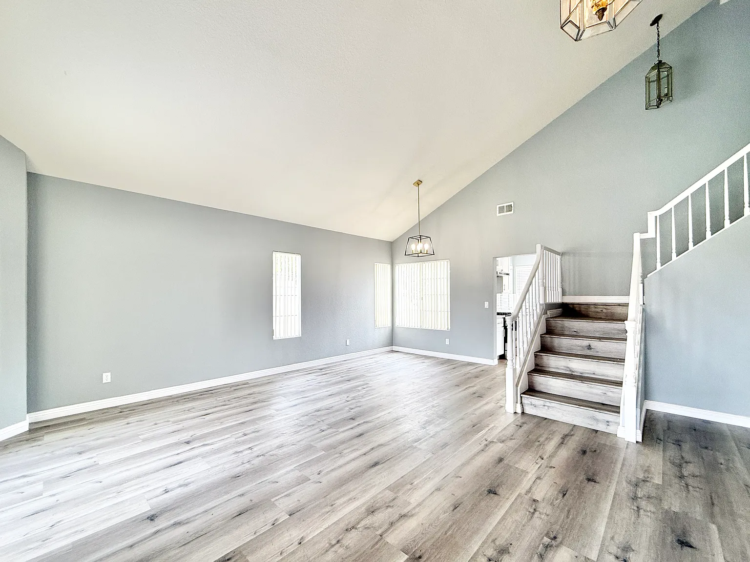 4 bed, 2017 sqft, $5,100 — Photo 2