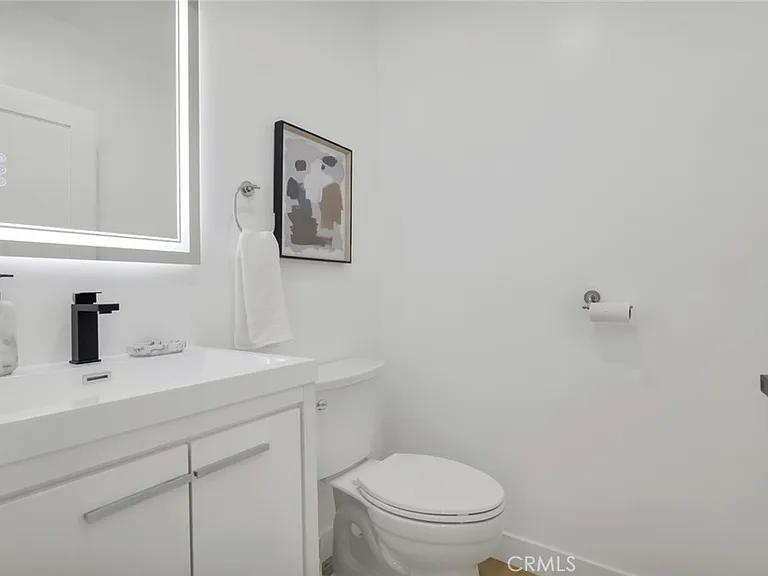 2117 W Clark Ave — Photo 11