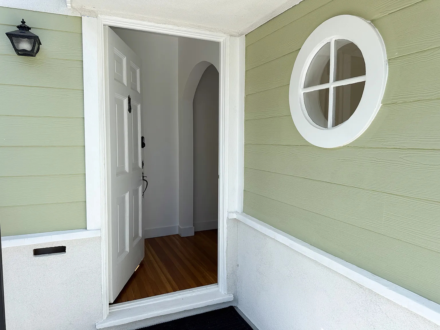 4 bed, 1800 sqft, $7,850 — Photo 4