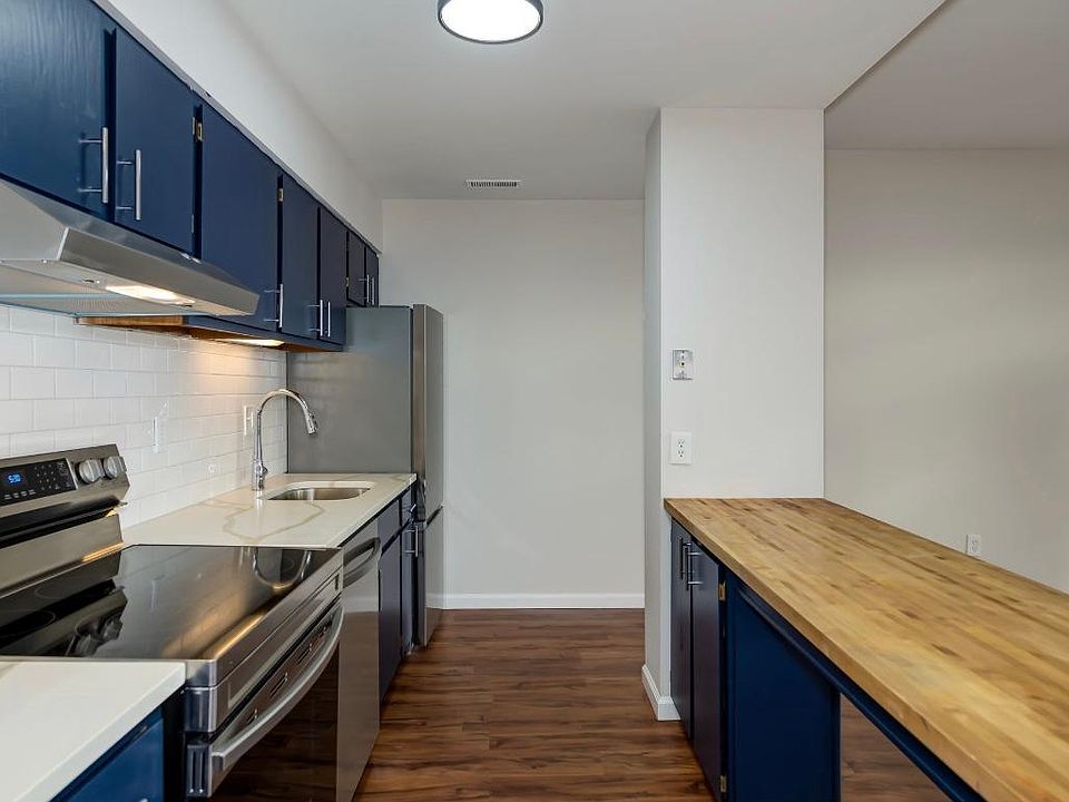 1st image of 301-5315 Savoy Ct