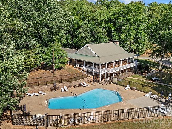 5th image of 320 Balsam Cir