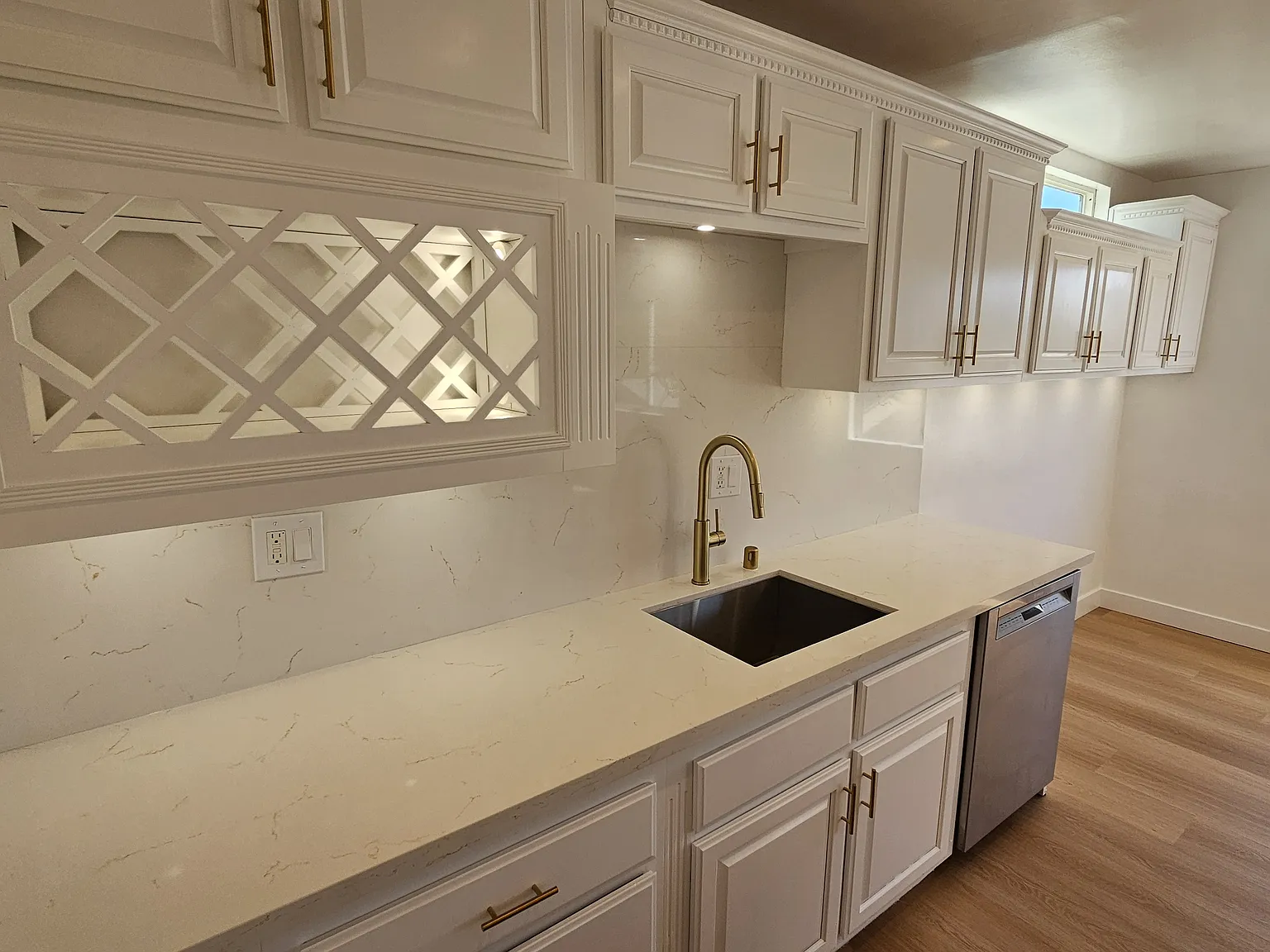 2 bed, 1000 sqft, $2,685 — Photo 4