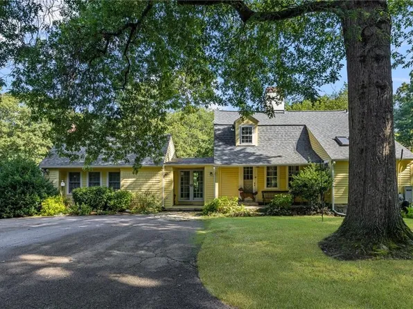 941 Carrs Pond Rd, East Greenwich, RI 02818