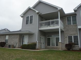 6945 S Rolling Meadows Ct #102, Oak Creek, WI 53154
