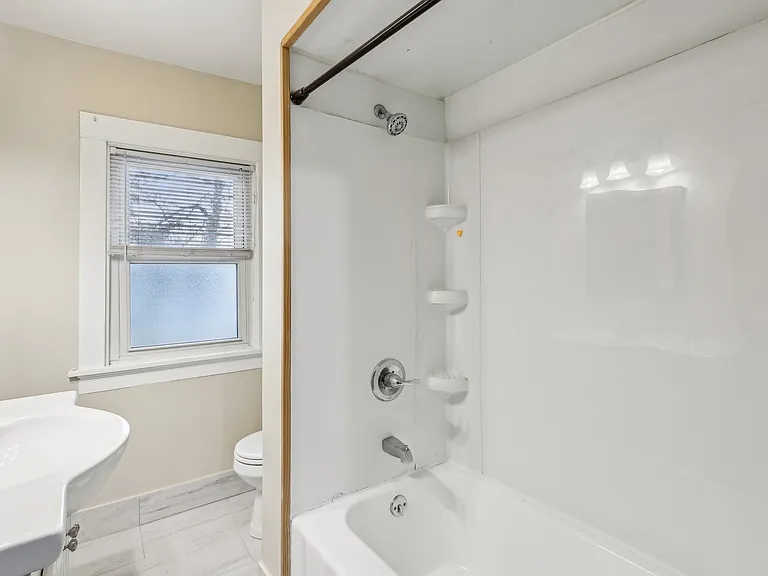 526 Berry Ave — Photo 16