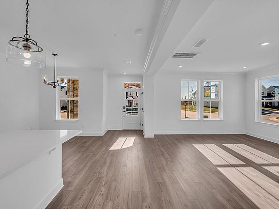 3rd image of 2025 Holbrook Rd