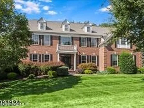 16 Setting Sun Dr, Hackettstown, NJ 07840