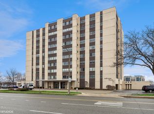 141 N La Grange Rd APT 501, La Grange, IL 60525