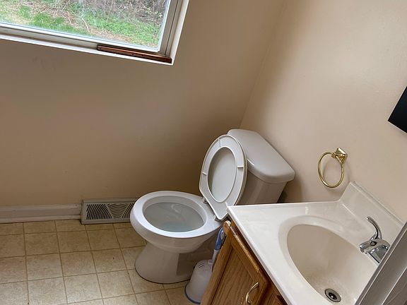 2nd image of 25 Parker St #25