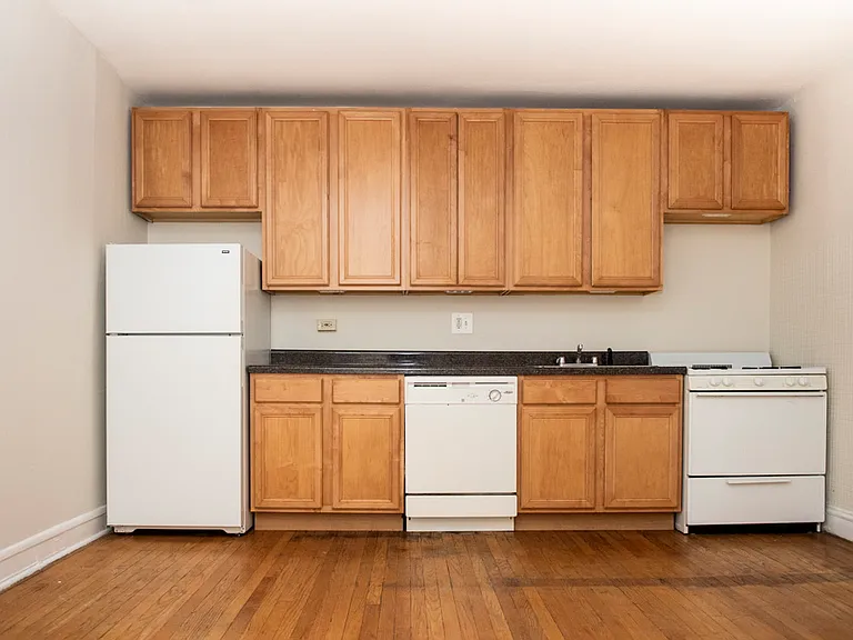 2129 N Dayton St #204 — Photo 4