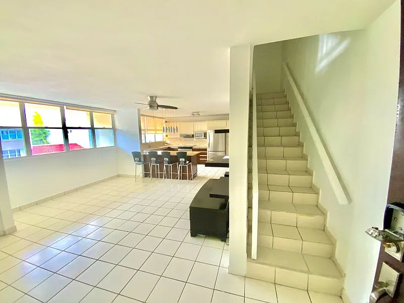 3 bed, 2.0 bath, 1466 sqft, $2,100 — Photo 2