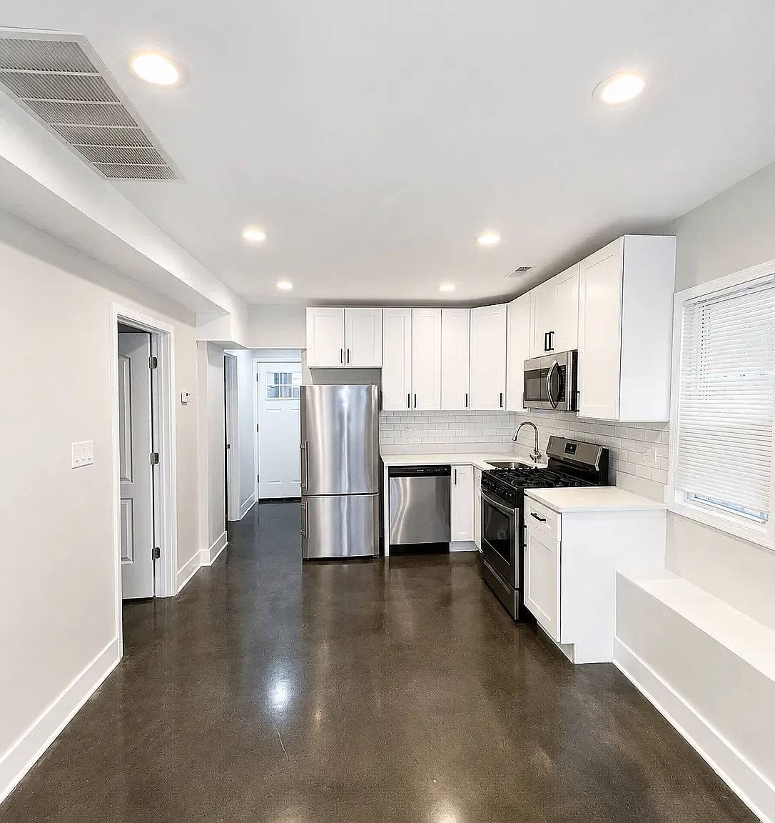 2 bed, 950 sqft, $2,000 — Photo 2