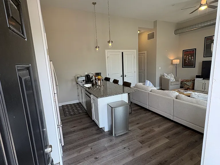 1416 Indiana Ave #104 — Photo 2