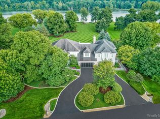 3030 Meadow Dr, Saint Charles, IL 60175