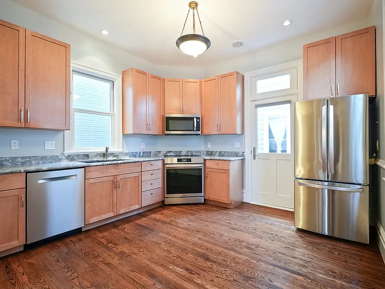 1240 Sanchez St #1 — Photo 8