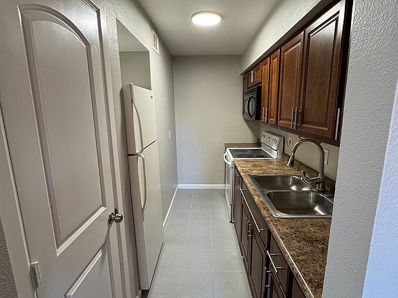 2nd image of 3121 Park Ln APT 1178