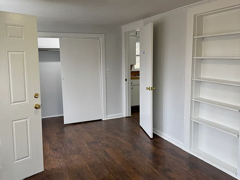 224 N Xenophon Ave — Photo 25