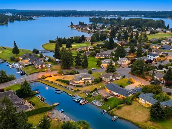 20015 Island Parkway E, Lake Tapps, WA 98391