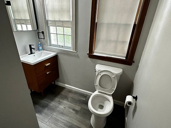 4th image of 612 Robinson St