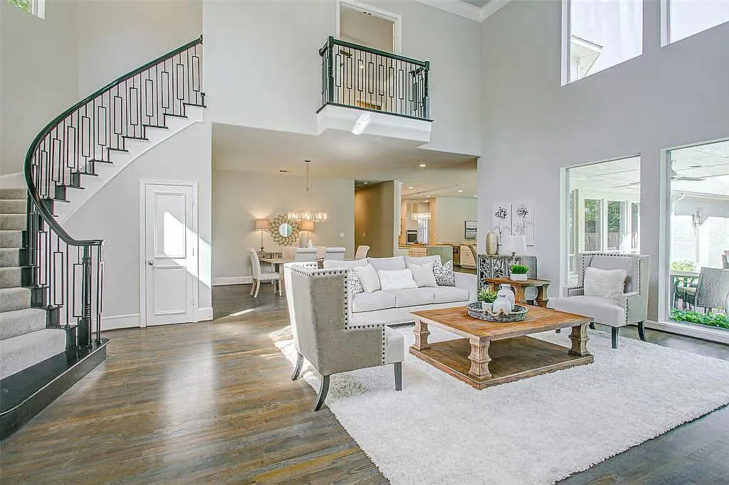 5 bed, 5.5 bath, 4879 sqft, $12,000 — Photo 4