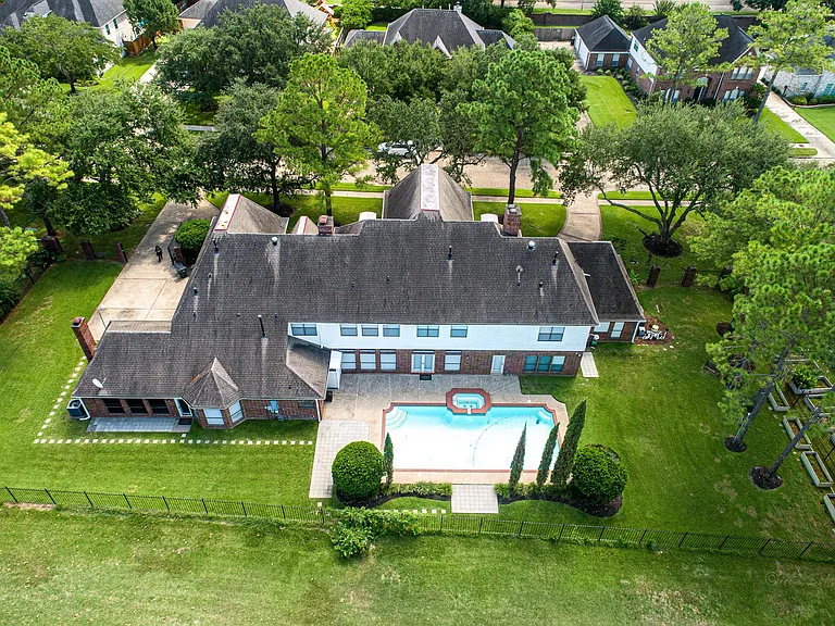 21410 Ganton Dr — Photo 43