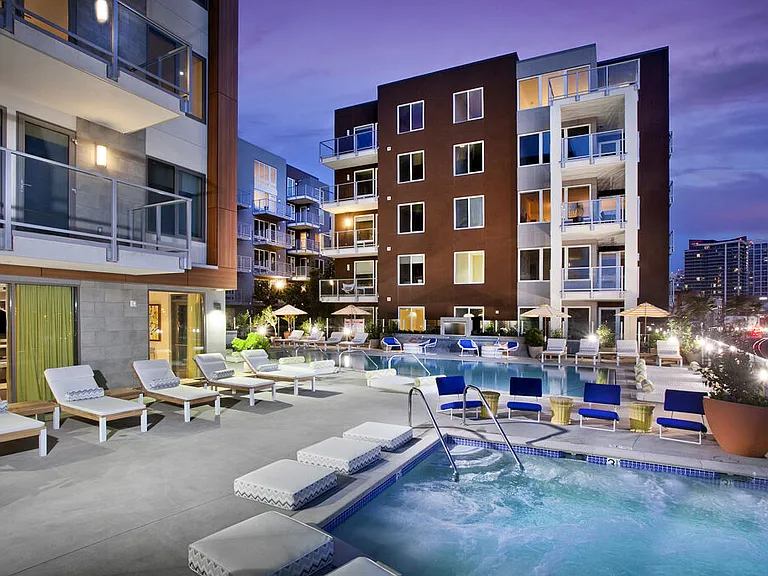 Instrata Little Italy — Photo 13